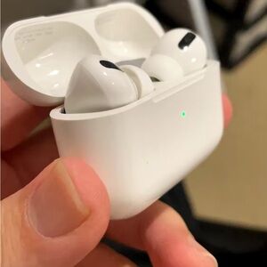 Apple White Wireless Earbuds